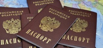 Первый замминистра юстиции Яков Ходос ответил на вопросы граждан по оформлению документов для получения российского паспорта.