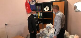 Общественники продолжают оказывать помощь жителям прифронтового Тельмановского района