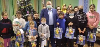 В канун Нового года для детей села Луково был организован новогодний утренник.