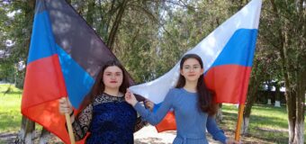 Работники Луковского СДК и юные жители села поздравили всех с праздником – Днем ДНР!