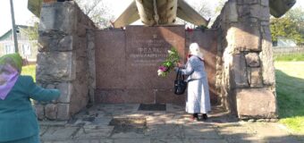 Жители сел Старая Ласпа, Новоласпа и Рыбинское возложили цветы на обелисках