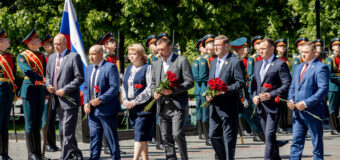 Делегация Республики возложила цветы к Могиле неизвестного солдата