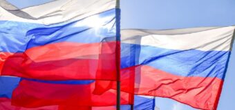 Владимир Бидёвка поздравил жителей Республики с Днём Государственного флага России
