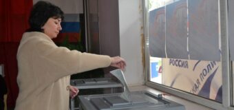Глава администрации района проголосовала на своем избирательном участке
