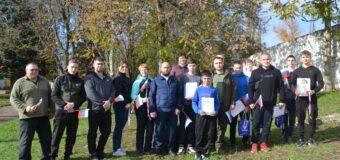 Провели соревнования по народному жиму среди молодежи Тельмановского района