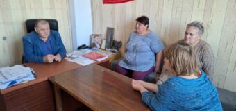 Встречу с трудовым коллективом местной администрации провел глава Староласпинской сельской администрации.