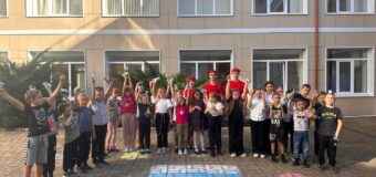 В МБОУ “Тельмановская гимназия” провели конкурс рисунков на асфальте, посвященный Дню возвращения ДНР в Россию