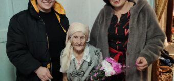 Жительница Тельмановского района получила поздравления с юбилеем