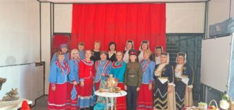Глава муниципального округа побывала на выставке в холле Тельмановского районного дома культуры